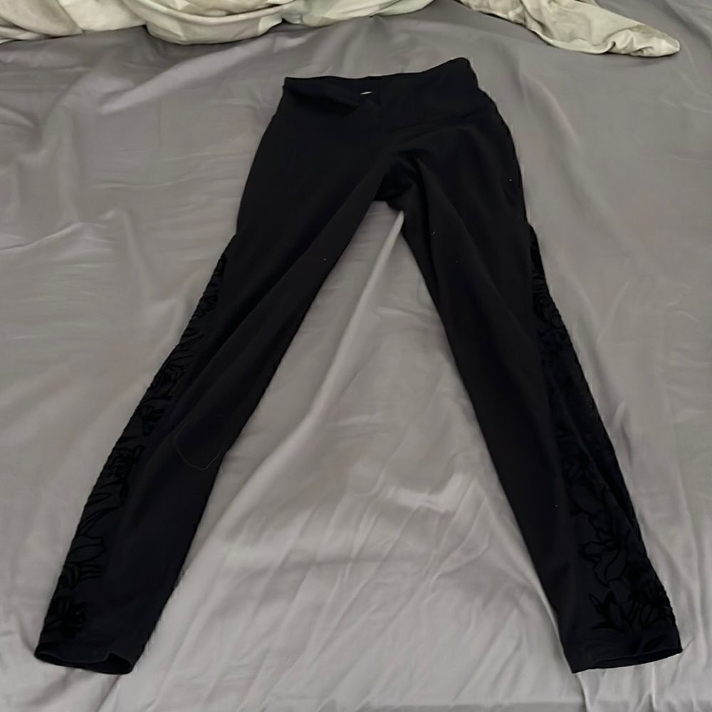 Betsey Johnson leggings with lace insert sides, sz XS, excellent condition